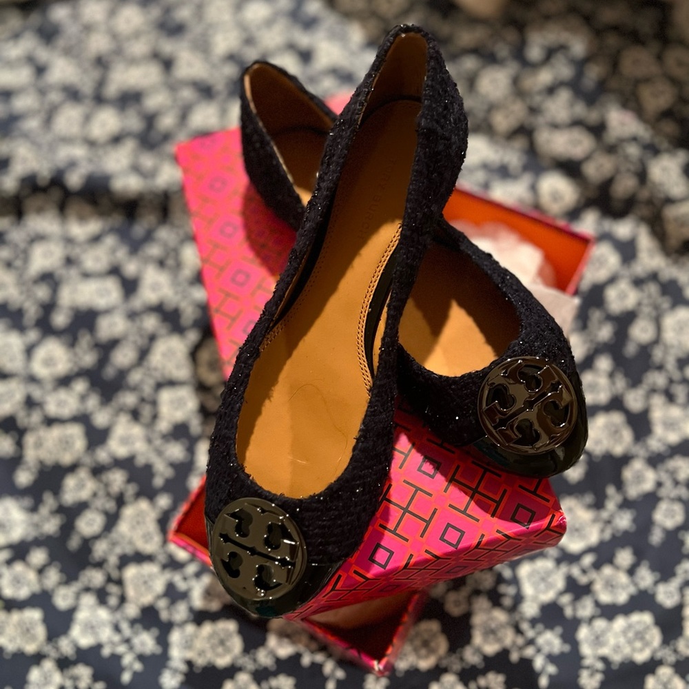 Authentic Brand new Ballet Tory Burch, blue and black!